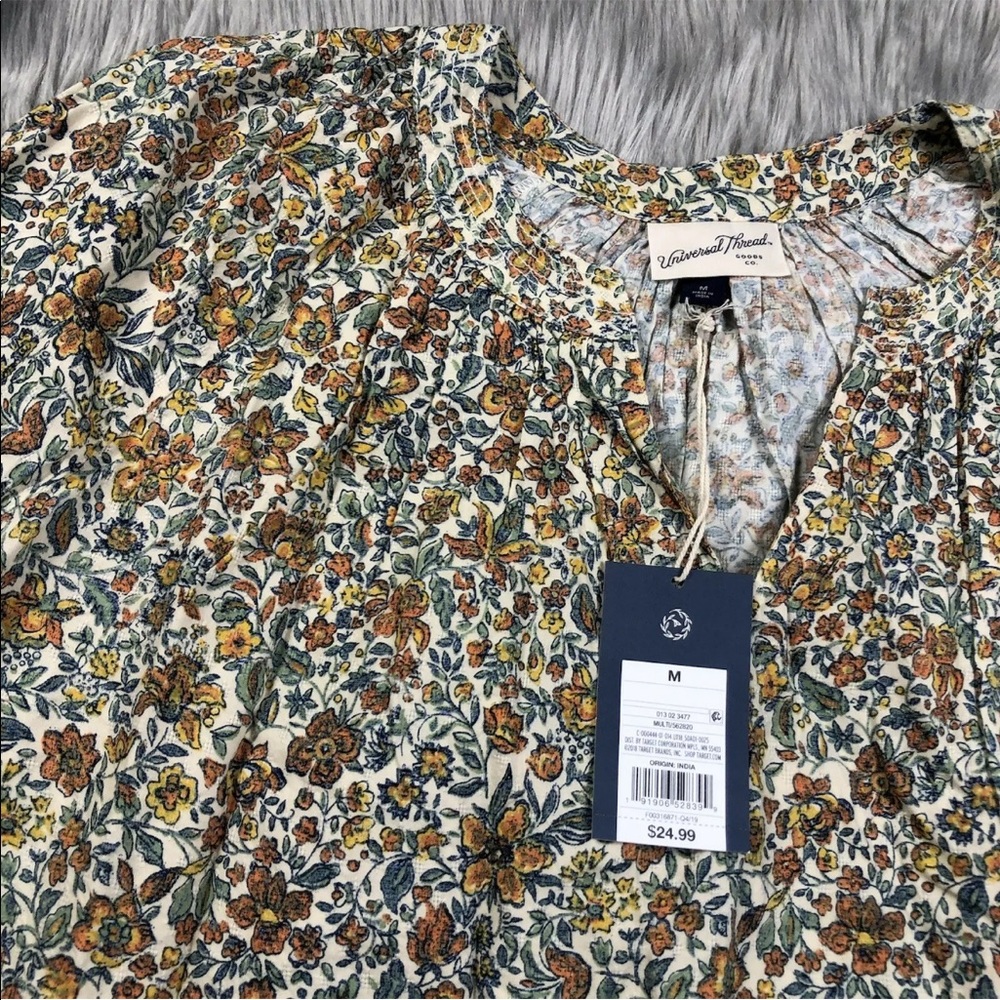 Universal Thread Multicolored Floral Pintuck Blouse Size Medium - Picture 6 of 6